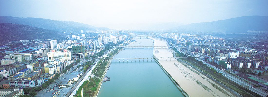 水是人類(lèi)生產(chǎn)和生活必不可少的寶貴資源，但其自然存在的狀態(tài)并不完全符合人類(lèi)的需要。只有修建水利工程，才能控制水流，防止洪澇災(zāi)害，并進(jìn)行水量的調(diào)節(jié)和分配，以滿(mǎn)足人民生活和生產(chǎn)對(duì)水資源的需要。