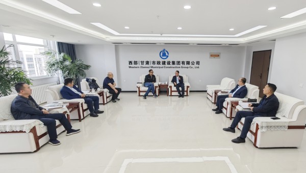 5月14日，中航規(guī)劃設(shè)計(jì)研究總院市政工程設(shè)計(jì)研究院黨委書(shū)記、院長(zhǎng)陳曉峰一行到訪西部（甘肅）市政建設(shè)集團(tuán)有限公司。西部市政建設(shè)集團(tuán)黨委書(shū)記、董事長(zhǎng)劉文太對(duì)中航市政院一行到訪表示歡迎。座談中，雙方負(fù)責(zé)人介